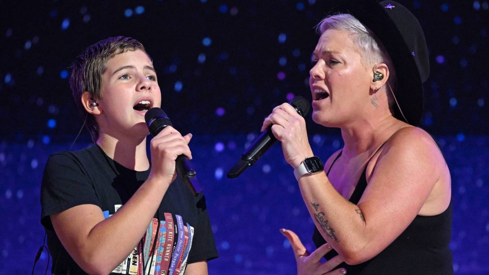 Pink and Daughter Willow Sage Deliver Heartfelt Performance of ‘What About Us’ at DNC 1 Pink and Daughter Willow Sage Deliver Heartfelt Performance of ‘What About Us’ at DNC