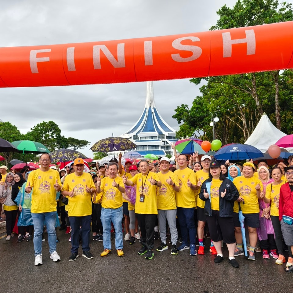 Rain Can't Stop Thousands at MBKS Mayor's Walk 2024 Led by Dato Wee Hong Seng