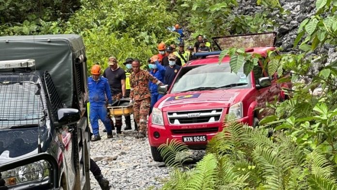 Tragic Discovery: Body of Indonesian Miner Unearthed After Landslide at Gunung Tabai 1 Tragic Discovery Body of Indonesian Miner Unearthed After Landslide at Gunung Tabai
