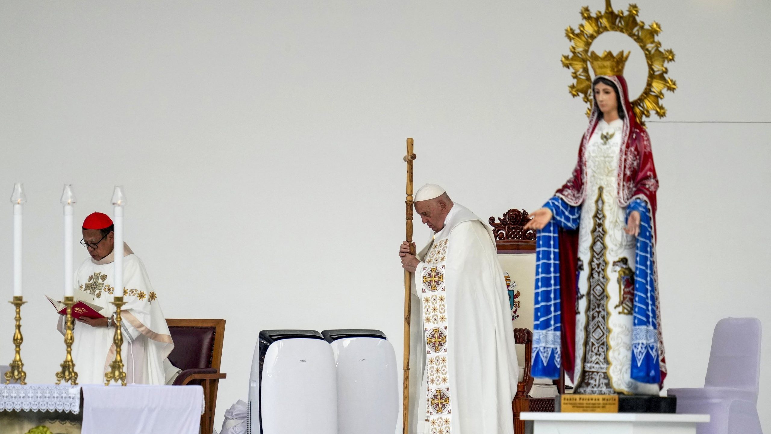 Pope Francis Calls for Religious Unity at Jakarta Mass A Historic Appeal for Peace and Harmony