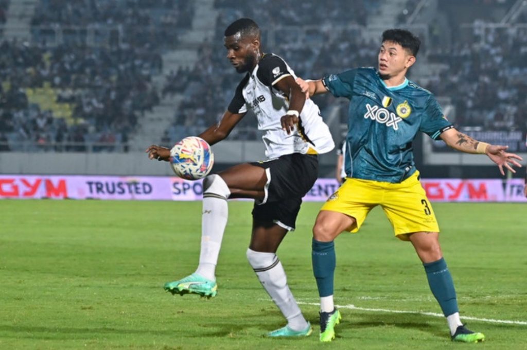 Dayak and Proud: Tommy Mawat Bada Condemns Racist Comments Amidst Perak FC-JDT Clash 2 Dayak and Proud Tommy Mawat Bada Condemns Racist Comments Amidst Perak FC-JDT Clash
