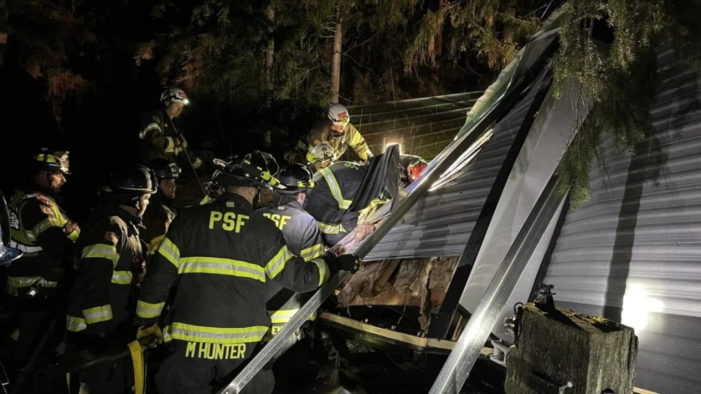 Deadly Bomb Cyclone Wreaks Havoc in the Northwest, Threatens Floods 2 Deadly Bomb Cyclone Wreaks Havoc in the Northwest, Threatens Floods