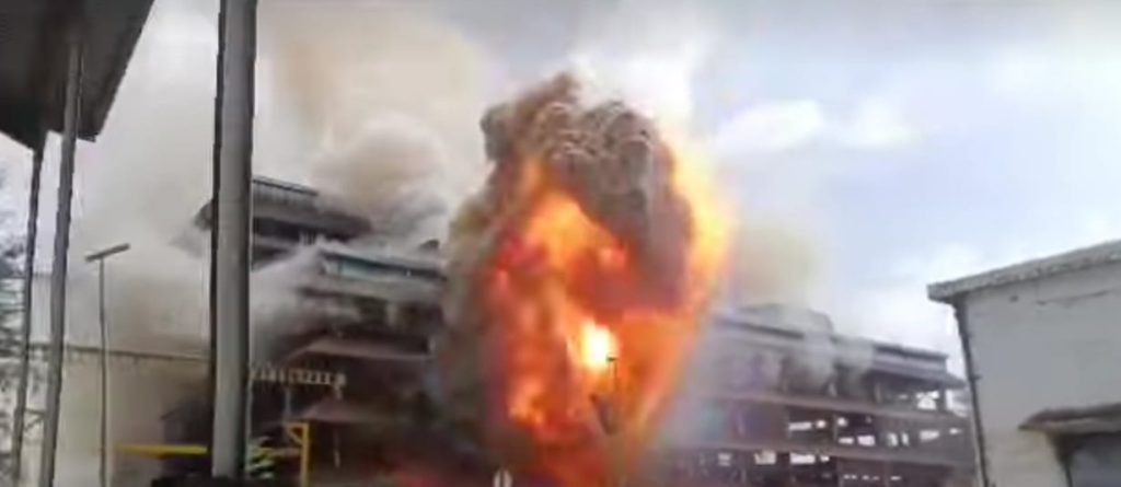 Factory Fire and Explosion in Samalaju Industrial Park Shocks Residents 2 Factory Fire and Explosion in Samalaju Industrial Park Shocks Residents