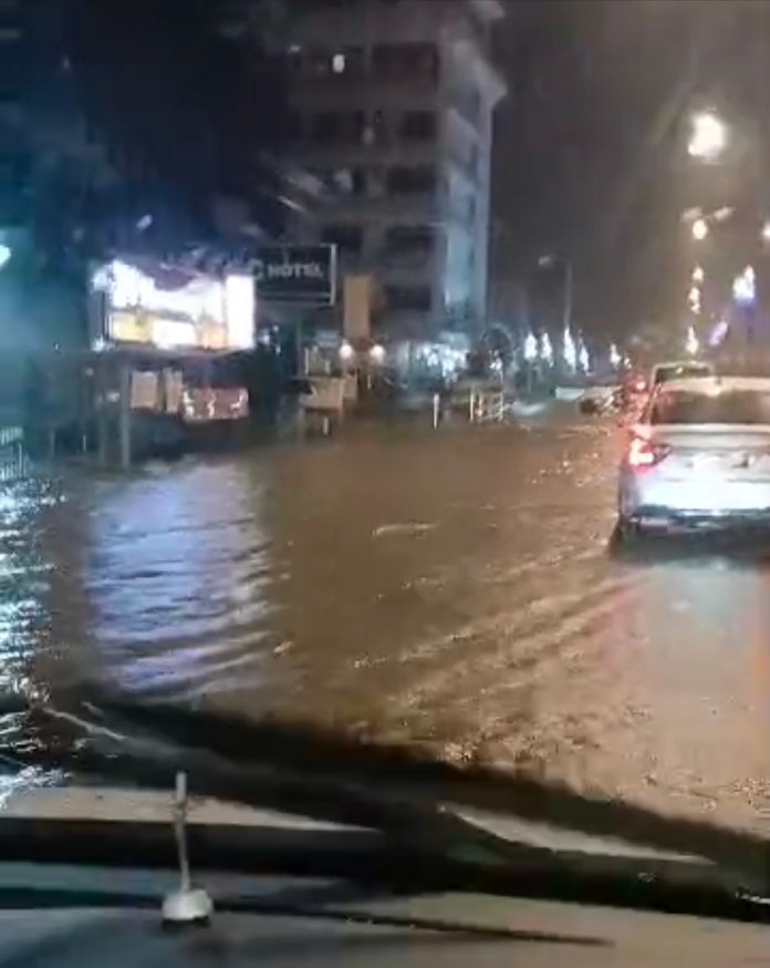 Flash Floods Disrupt Miri City: Roads Submerged After Heavy Rain 2 Flash Floods Disrupt Miri City Roads Submerged After Heavy Rain