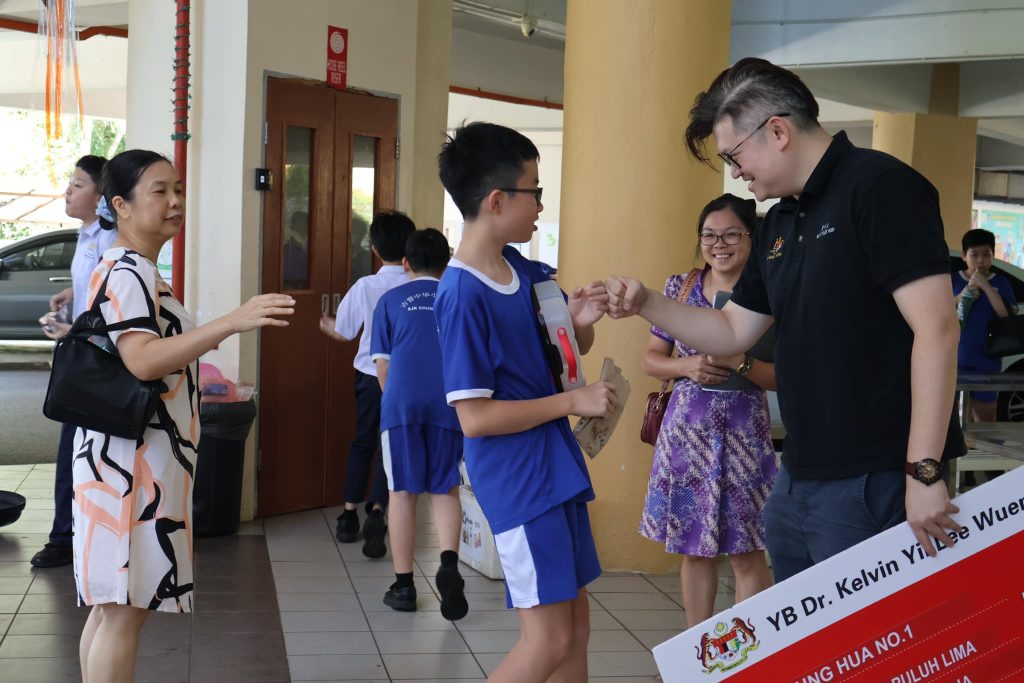 New LED Display to Enhance Learning at SJK Chung Hua No.1 with RM125,080 Aid 4 New LED Display to Enhance Learning at SJK Chung Hua No.1 with RM125,080 Aid