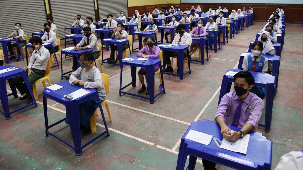SPM Exam Arrangements for Flood-Hit Students: Education Ministry Ensures Support 2 SPM Exam Arrangements for Flood-Hit Students Education Ministry Ensures Support
