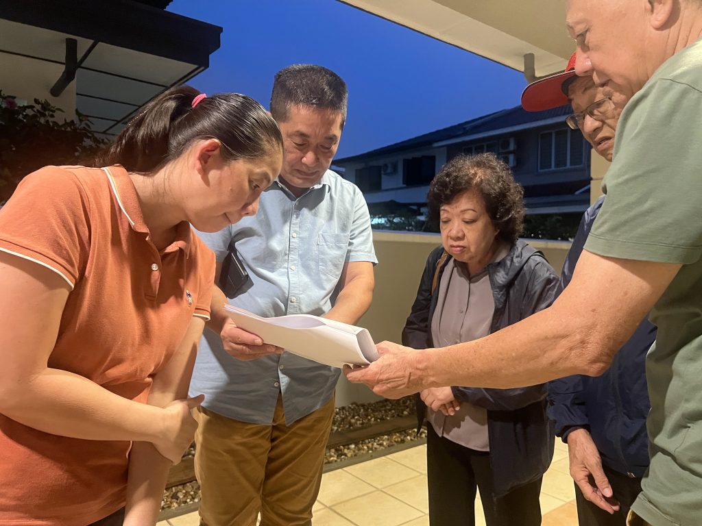 Assemblyman See Chee How Advocates for Landslide-Affected Families in Tabuan Heights 2 Assemblyman See Chee How Advocates for Landslide-Affected Families in Tabuan Heights