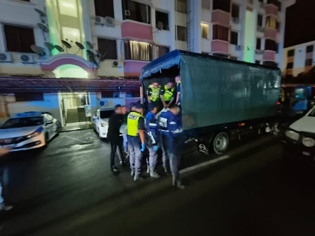 Cops Kill Three Criminals in Penampang Shootout, Linked to Sarawak Murders 3 Cops Kill Three Criminals in Penampang Shootout, Linked to Sarawak Murders