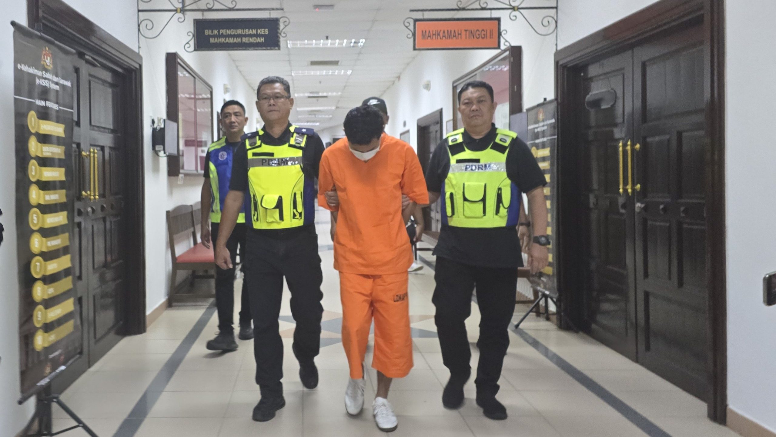 Decomposed Body Found in Jalan Setia Raja Ditch, Man Detained for Probe 1 Decomposed Body Found in Jalan Setia Raja Ditch, Man Detained for Probe