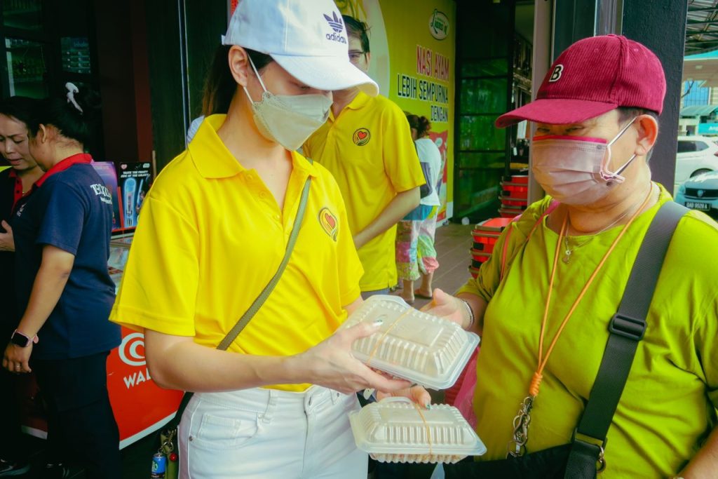 Free Vegetarian Lunch Giveaway in Tabuan Jaya By Team Share Love Together! 3 Free Vegetarian Lunch Giveaway in Tabuan Jaya By Team Share Love Together!