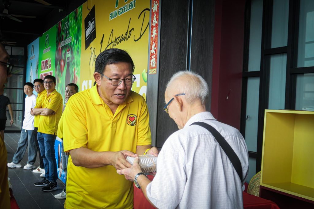 Free Vegetarian Lunch Giveaway in Tabuan Jaya By Team Share Love Together! 2 Free Vegetarian Lunch Giveaway in Tabuan Jaya By Team Share Love Together!