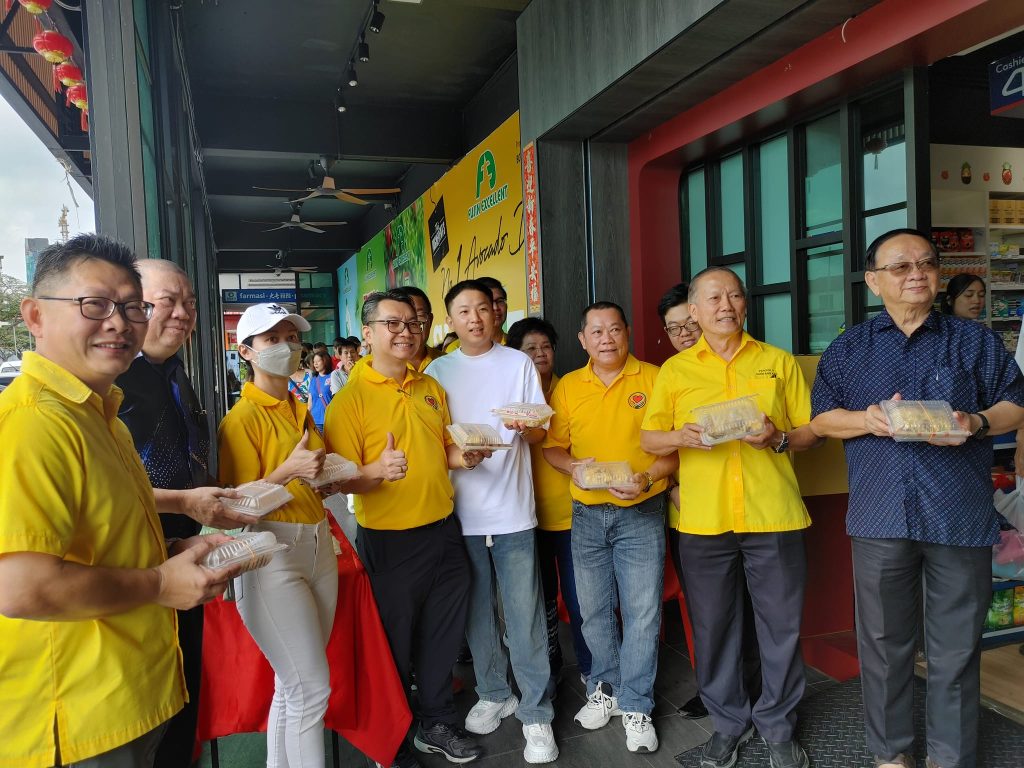 Free Vegetarian Lunch Giveaway in Tabuan Jaya By Team Share Love Together! 4 Free Vegetarian Lunch Giveaway in Tabuan Jaya By Team Share Love Together!