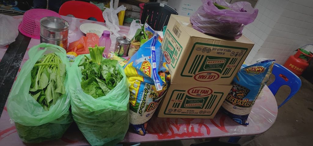 Kindness in Action: Kapitan Tan Kun Gee and Team Deliver Food Aid to the Needy 3 Kindness in Action: Kapitan Tan Kun Gee and Team Deliver Food Aid to the Needy