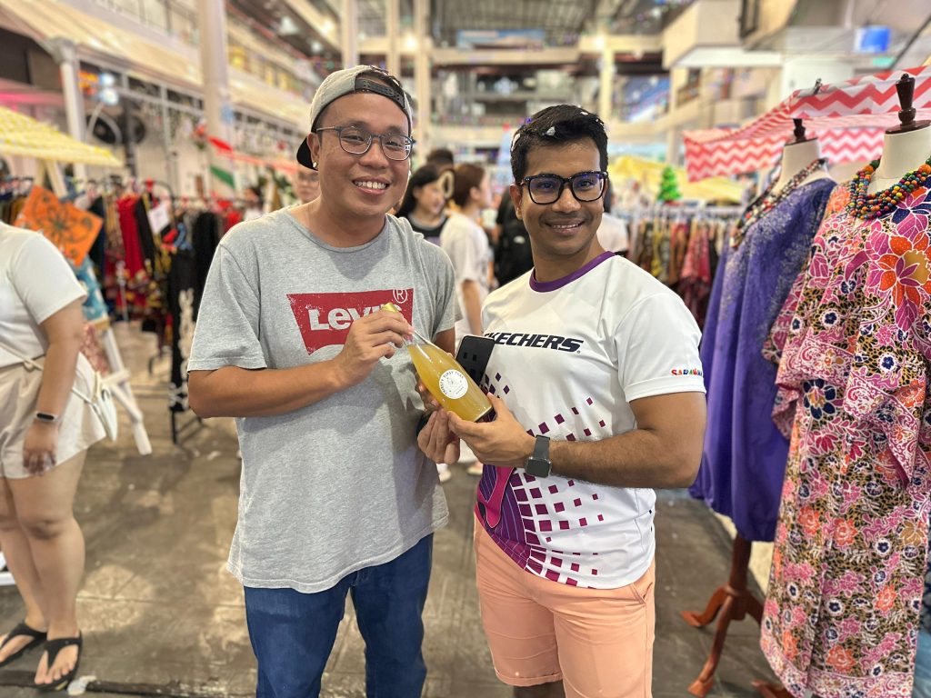 Kuching’s Christmas Heartbeat: A Festive Haven for Unique Gifts 2 Kuching’s Christmas Heartbeat A Festive Haven for Unique Gifts
