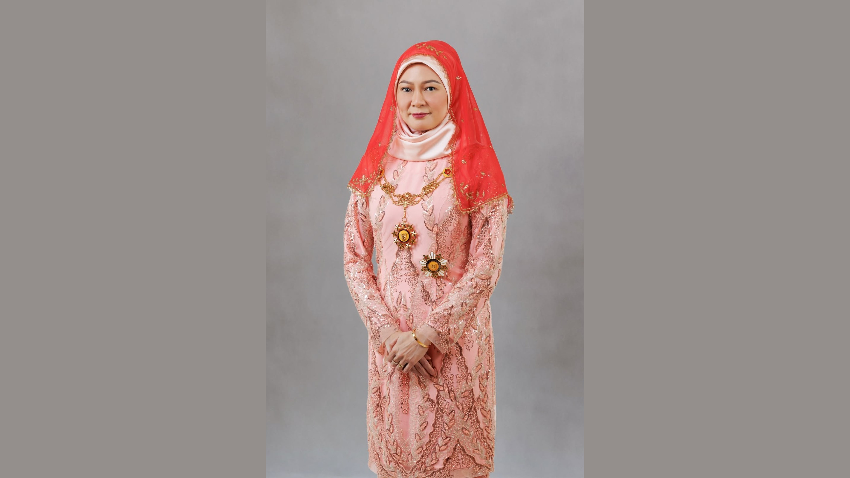 Official Portrait of TYT’s Wife Now Available for Free in Kuching 1 Official Portrait of TYT’s Wife Now Available for Free in Kuching