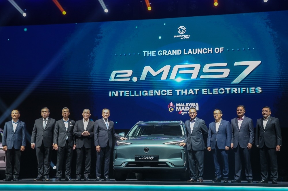 Proton e.MAS 7 Electric Vehicle Launched by PM Anwar: Prices Start at RM109,800 2 Proton e.MAS 7 Electric Vehicle Launched by PM Anwar Prices Start at RM109,800