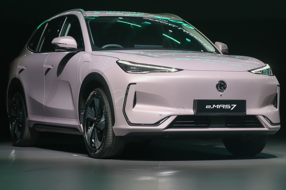 Proton e.MAS 7 Electric Vehicle Launched by PM Anwar: Prices Start at RM109,800 3 Proton e.MAS 7 Electric Vehicle Launched by PM Anwar Prices Start at RM109,800