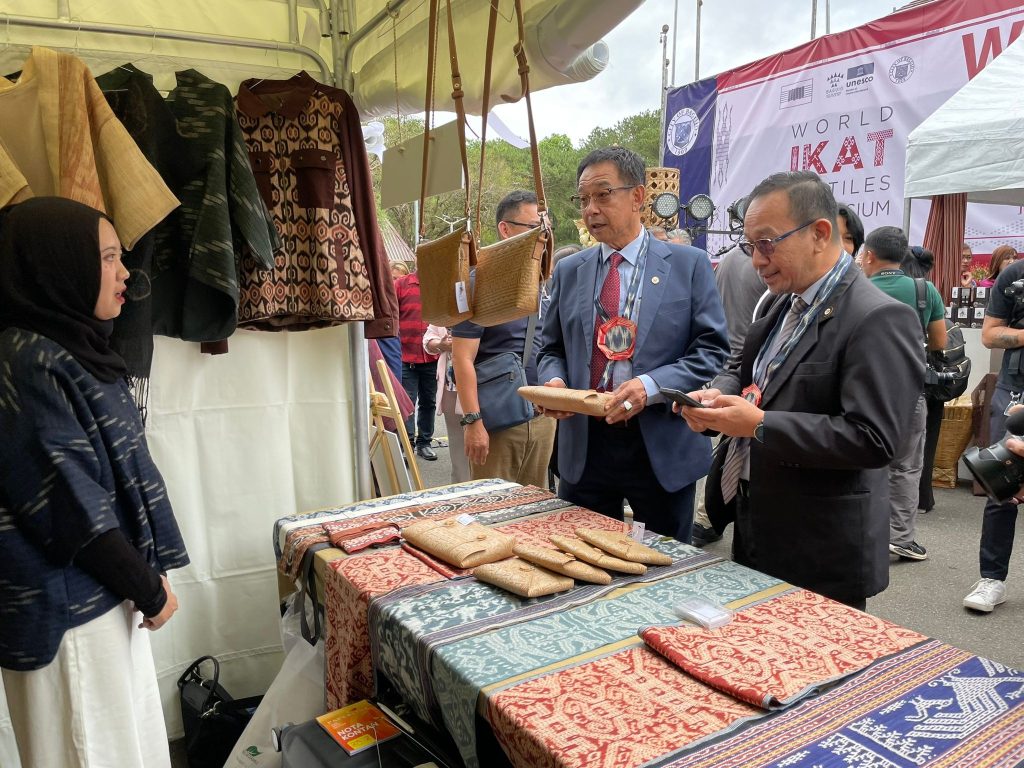 Sarawak Shines at World Ikat Textiles Symposium in the Philippines 2 Sarawak Shines at World Ikat Textiles Symposium in the Philippines