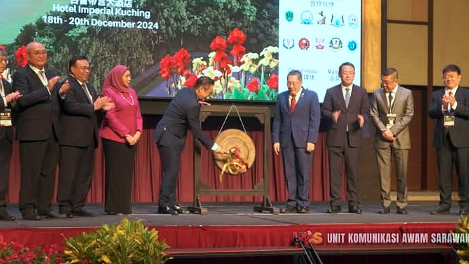 Sarawak to Strengthen Ties with China Through Collaboration and Innovation 1 Sarawak to Strengthen Ties with China Through Collaboration and Innovation