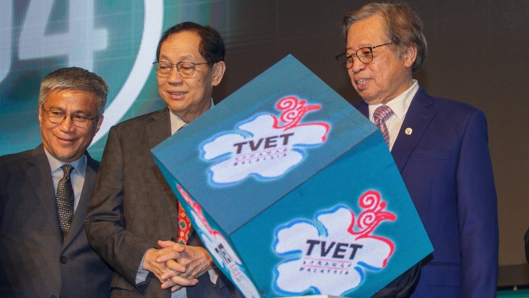 Sarawak’s Dual Language Policy: Building a Skilled Workforce for the Future 1 Sarawak’s Dual Language Policy Building a Skilled Workforce for the Future