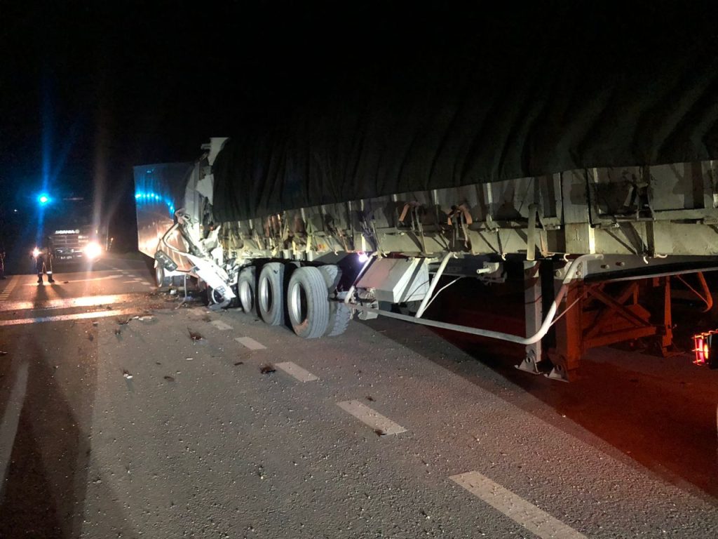 Tragic Crash Near Suai: Two Men Killed in Cargo Truck Collision with Trailer Lorry 2 Tragic Crash Near Suai Two Men Killed in Cargo Truck Collision with Trailer Lorry