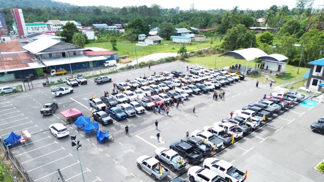 100 4WD Vehicles Deliver Aid to Niah Longhouse Fire Victims