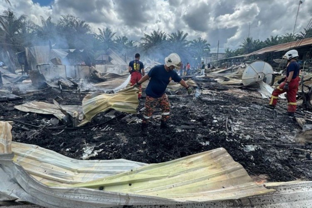 52 Indonesians Escape Unharmed as Fire Destroys Miri Plantation Quarters 2 52 Indonesians Escape Unharmed as Fire Destroys Miri Plantation Quarters