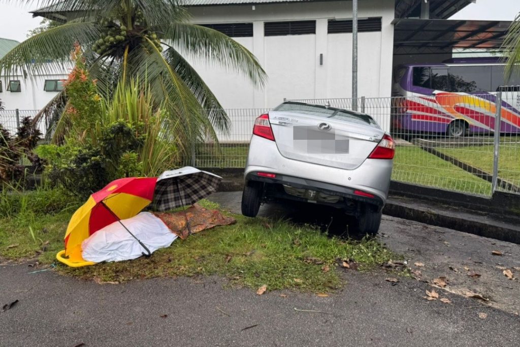 59-Year-Old Man Dies in Tragic Car Crash at Taman Sukma, Kuching 2 59-Year-Old Man Dies in Tragic Car Crash at Taman Sukma, Kuching
