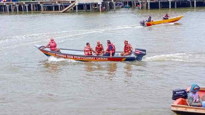 7 Indonesians Rescued After Cargo Boat Capsizes Off Lawas Coast 2 7 Indonesians Rescued After Cargo Boat Capsizes Off Lawas Coast