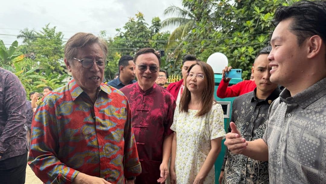 Abang Johari Visits Lo Khere Chiang’s Home for CNY 2025 Festivities 1 Abang Johari Visits Lo Khere Chiang’s Home for CNY 2025 Festivities