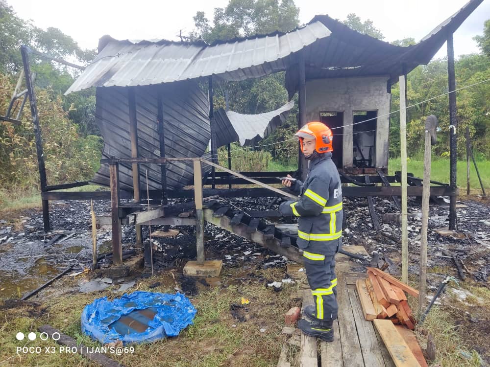 Family Home in Kampung Telok Bulat Reduced to Ashes in Fire