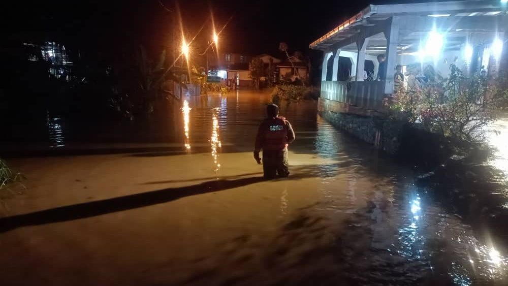 Flash Floods in Bau: 38 Families Evacuated to Temporary Shelter 1 Flash Floods in Bau 38 Families Evacuated to Temporary Shelter