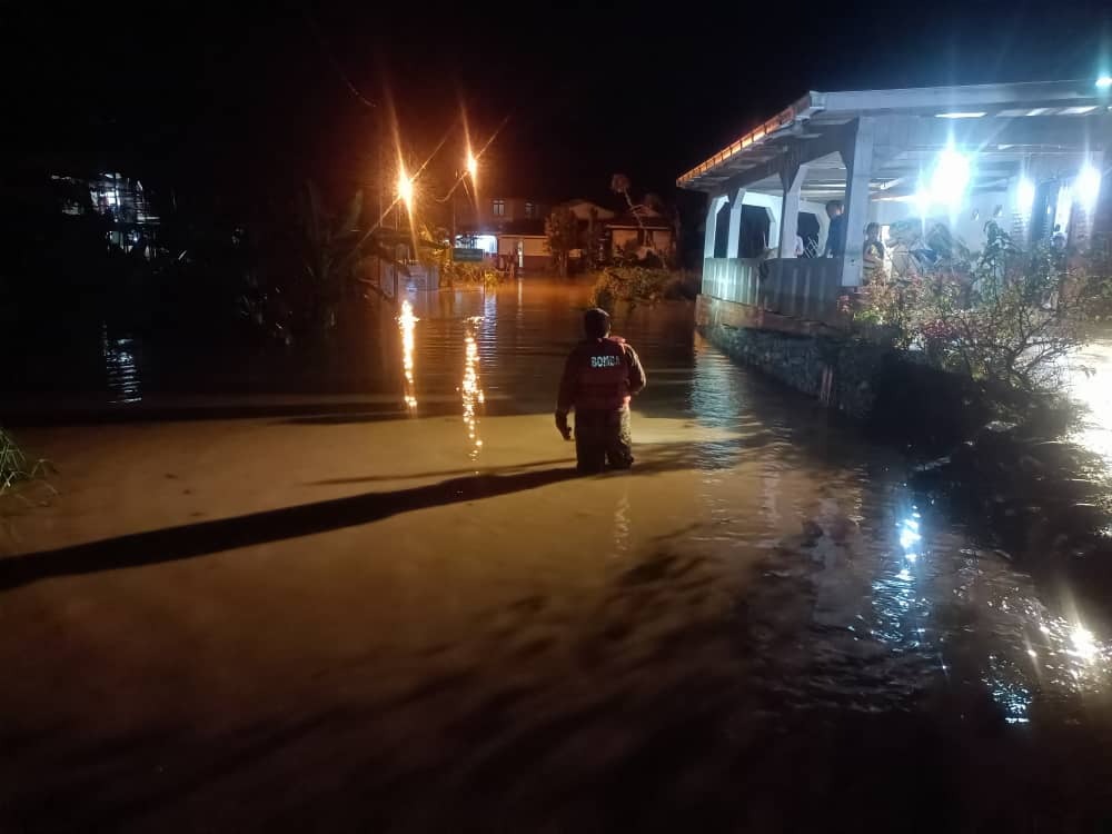 Flash Floods in Bau: 38 Families Evacuated to Temporary Shelter 2 Flash Floods in Bau 38 Families Evacuated to Temporary Shelter