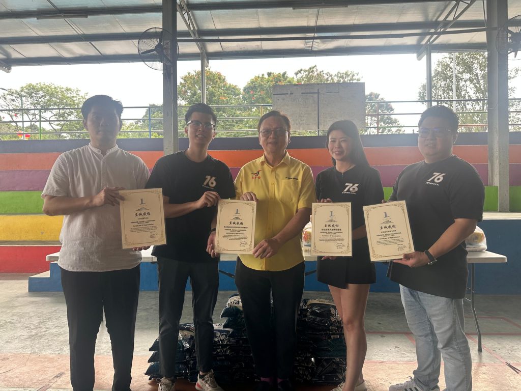 Heartwarming Chinese New Year Giveaway by JL Group at Kota Padawan 3 Heartwarming Chinese New Year Giveaway by JL Group at Kota Padawan