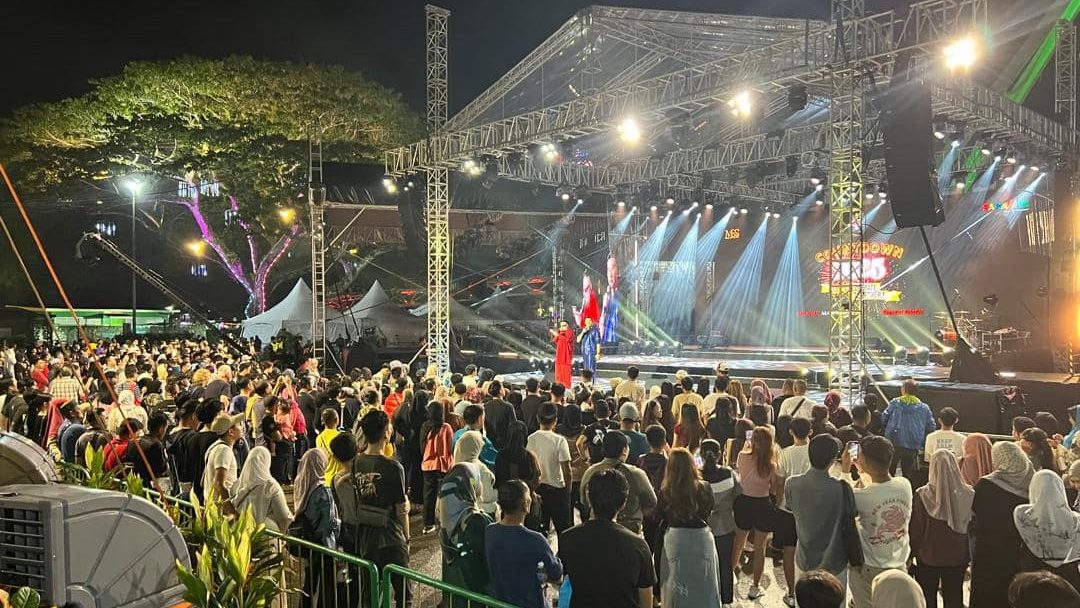 Kuching Celebrates 2025 with Exciting Waterfront Event 1 Kuching Celebrates 2025 with Exciting Waterfront Event