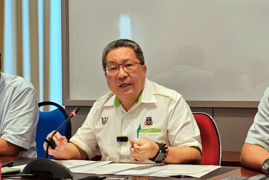 Kuching Mayor Calls on Residents to Fight Illegal Loan Ads in MBKS Areas 2 Kuching Mayor Calls on Residents to Fight Illegal Loan Ads in MBKS Areas