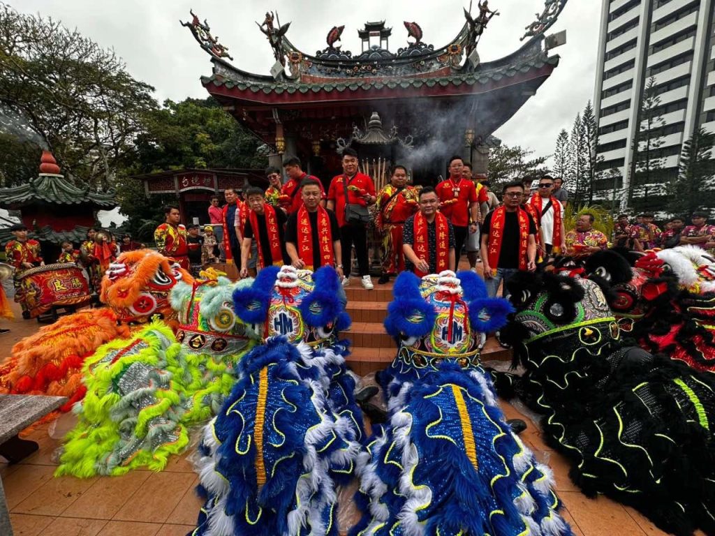 Kuching Welcomes Year of the Wood Snake with Vibrant Eye-Dotting Ceremony 4 Kuching Welcomes Year of the Wood Snake with Vibrant Eye-Dotting Ceremony