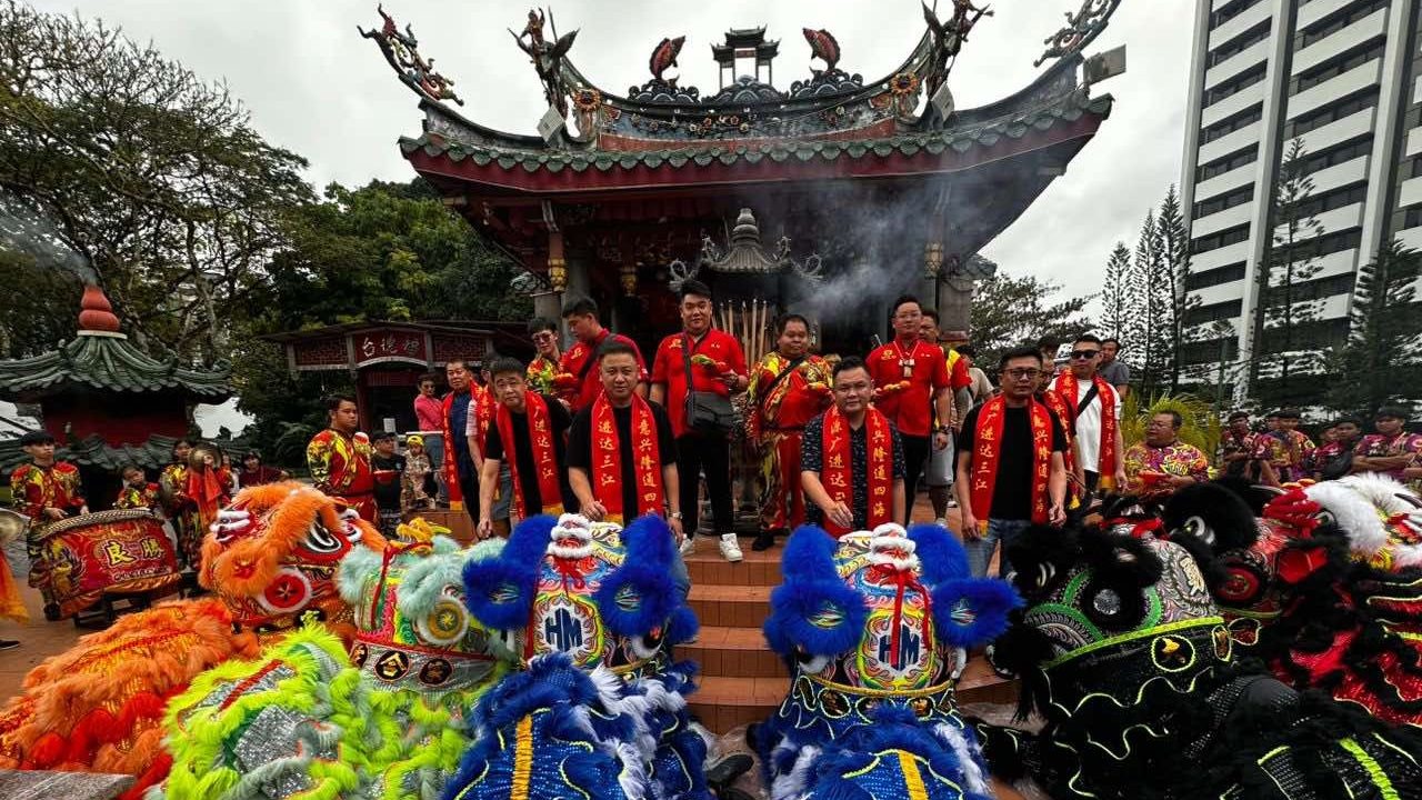 Kuching Welcomes Year of the Wood Snake with Vibrant Eye-Dotting Ceremony 1 Kuching Welcomes Year of the Wood Snake with Vibrant Eye-Dotting Ceremony