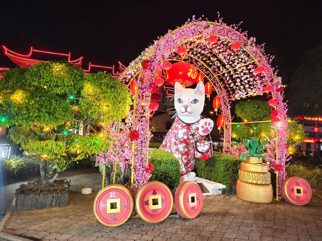 Sarawak State-Level CNY Open House at BCCK on Jan 29, 9am-2pm 3 Kuching’s Iconic Cat Statue Gets Festive Makeover for Year of the Snake 2025