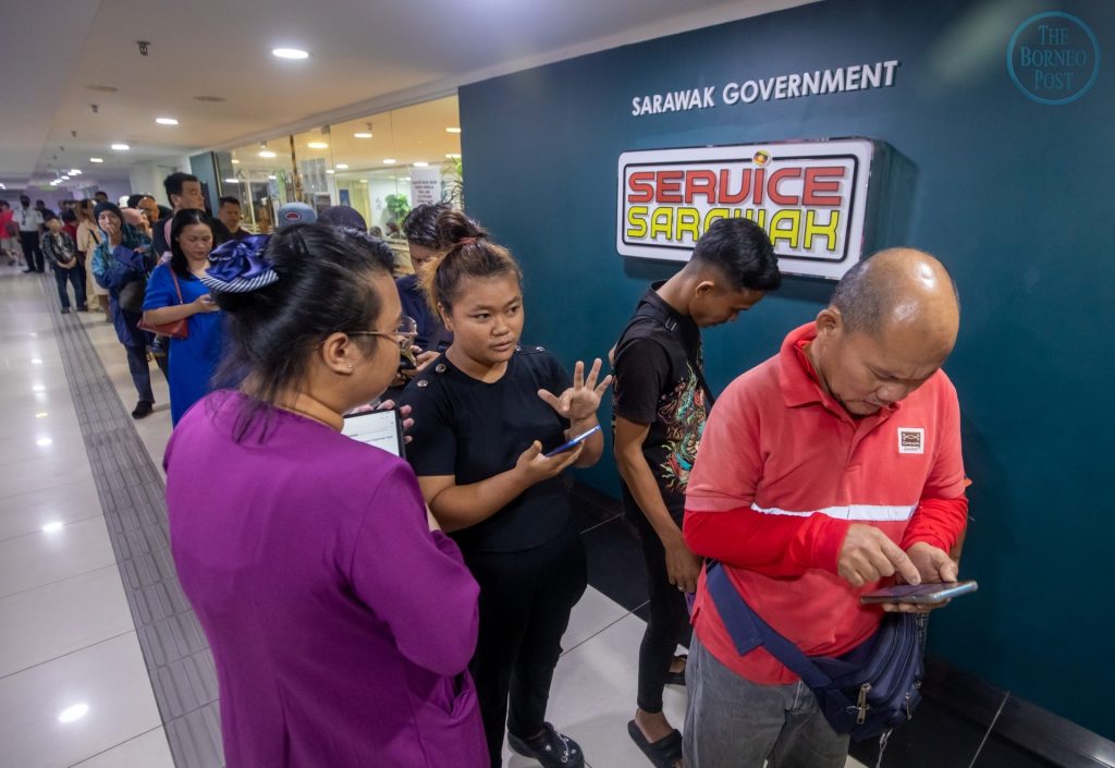Long Queues Frustrate Sarawakians Over SKAS Registration Issues 2 Long Queues Frustrate Sarawakians Over SKAS Registration Issues