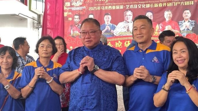 Minister Skips Yee Sang Toss at Sibu CNY Event, Stands with Bintulu Flood Victims 1 Minister Skips Yee Sang Toss at Sibu CNY Event, Stands with Bintulu Flood Victims