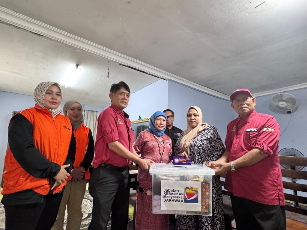 Ministry Offers Aid to Family of Jalan Stutong Accident Victim 2 Ministry Offers Aid to Family of Jalan Stutong Accident Victim