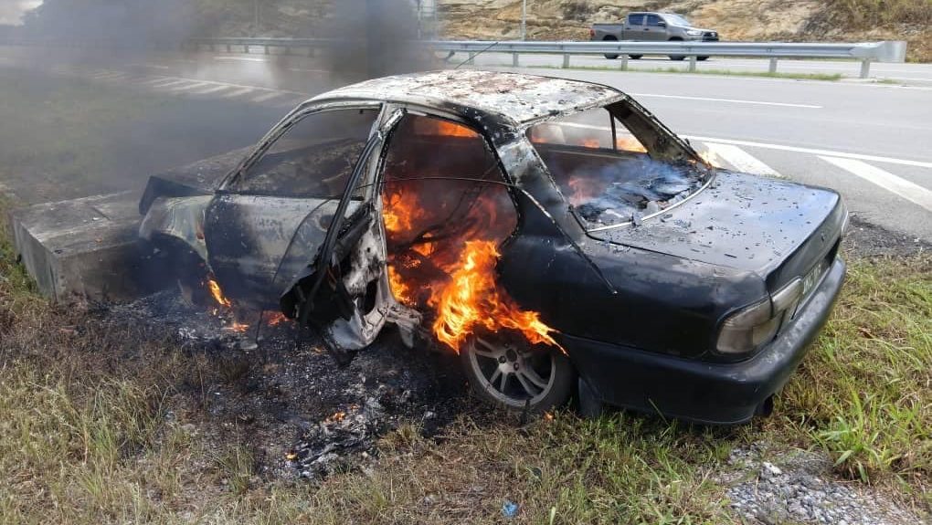 Narrow Escape: Man and Boy Survive Fiery Car Crash in Kampung Singai 1 Narrow Escape Man and Boy Survive Fiery Car Crash in Kampung Singai