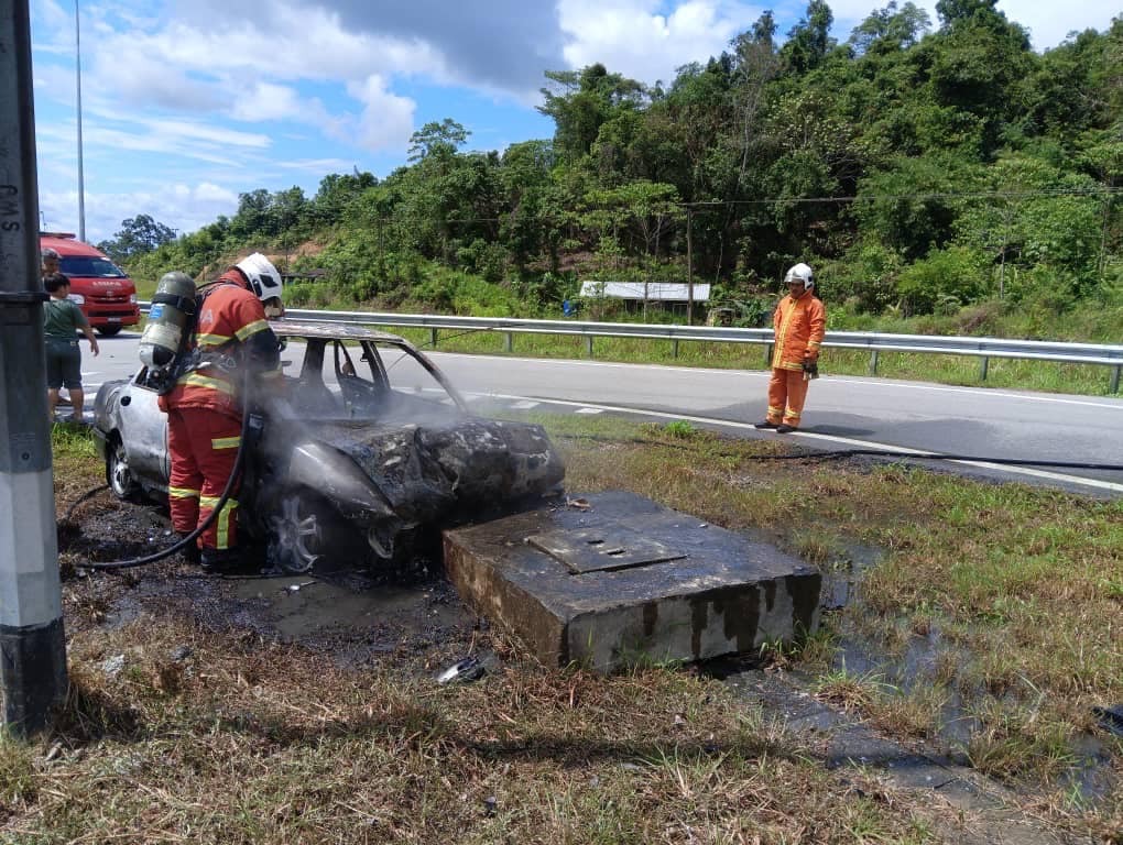 Narrow Escape: Man and Boy Survive Fiery Car Crash in Kampung Singai 2 Narrow Escape Man and Boy Survive Fiery Car Crash in Kampung Singai