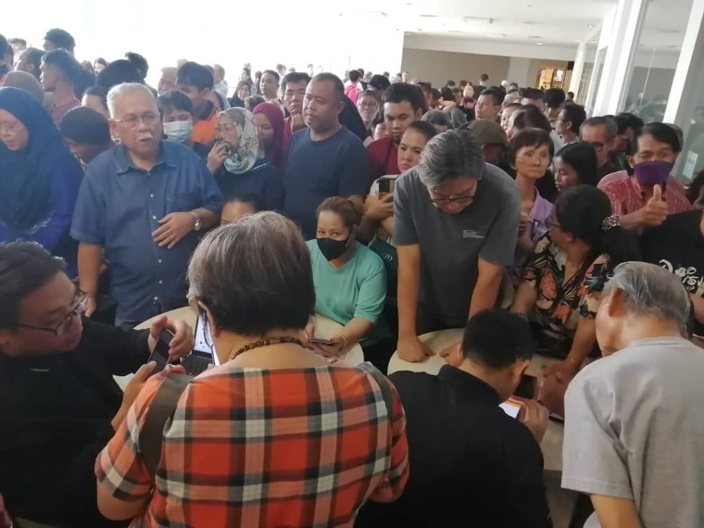 Overcrowding at CityOne Megamall Highlights Challenges with S Pay Global Registration 2 Overcrowding at CityOne Megamall Highlights Challenges with S Pay Global Registration