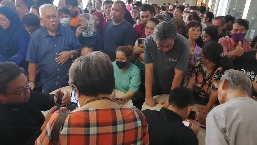 Overcrowding at CityOne Megamall Highlights Challenges with S Pay Global Registration 1 Overcrowding at CityOne Megamall Highlights Challenges with S Pay Global Registration