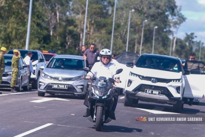 Premier Rides Police Bike Across Marudi Bridge, Marks Sarawak Connectivity Milestone 2 Premier Rides Police Bike Across Marudi Bridge, Marks Sarawak Connectivity Milestone