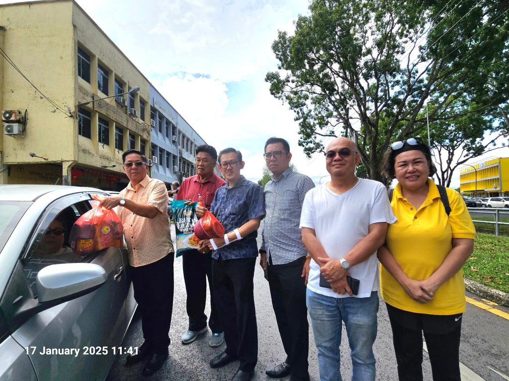 SUPP Batu Lintang Shares Lunar New Year Joy with 150 Grateful Families 2 SUPP Batu Lintang Shares Lunar New Year Joy with 150 Grateful Families