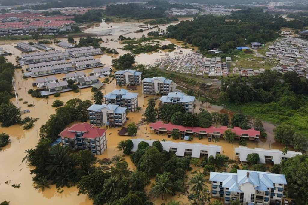 Sarawak Bomba Sends Reinforcements to Bintulu for Flood Rescue Operations 2 Sarawak Bomba Sends Reinforcements to Bintulu for Flood Rescue Operations