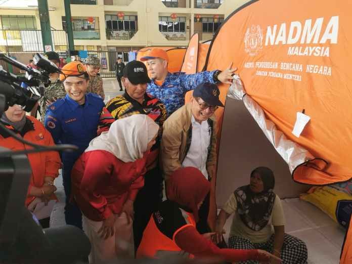 Sarawak Flood Crisis Worsens: Over 5,500 Evacuated as Waters Rise 2 Sarawak Flood Crisis Worsens Over 5,500 Evacuated as Waters Rise